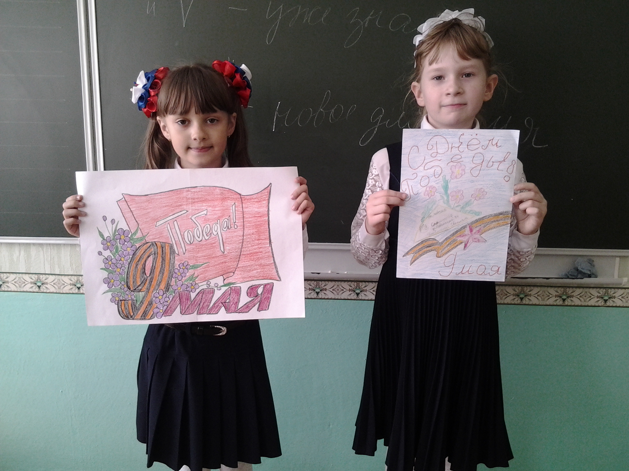 Дети подготовили свои рисунки к 9 мая